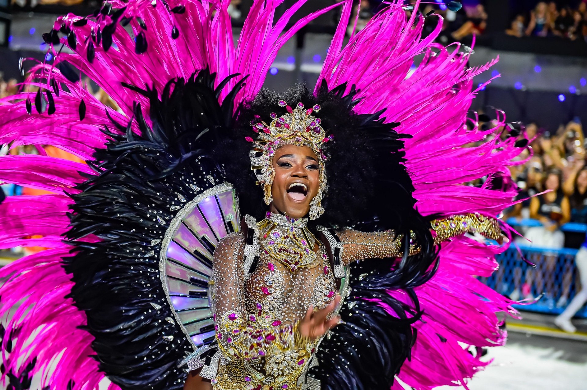 Só tem celebridade no samba? Conheça as escolas onde a rainha de bateria é da comunidade