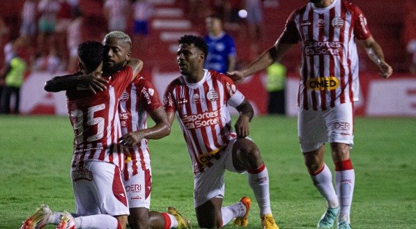 Imagem do confronto entre Náutico e Confiança