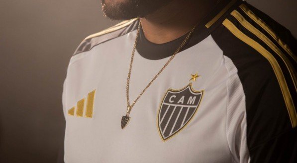 A estreia do novo uniforme do Galo deve ocorrer no dia 1º de junho, no duelo contra o Ceará, na Arena Castelão, pela 11ª rodada do Brasileirão.