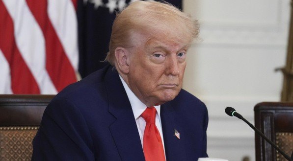 Trump recomenda tarifa fixa de 50% na União Europeia, a partir de 1º de junho