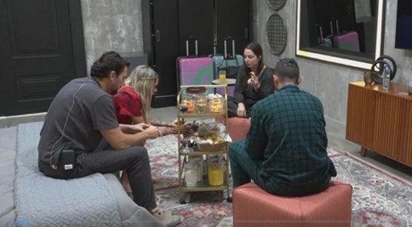 Após saída de Gretchen, Carol dispara sobre adversários no Power Couple: 'Agora fica difícil de recalcular a rota'