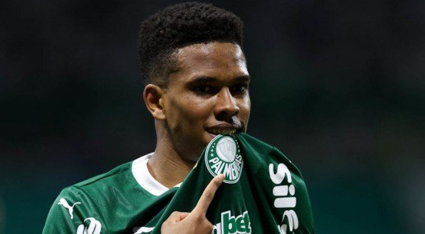Palmeiras avança na Copa do Brasil com gols de Estêvão e Flaco López; camisa 41 se despede com gratidão