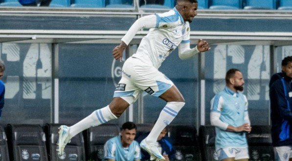 Zagueiro ajudou na classificação histórica sobre o Grêmio