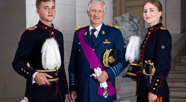 Rei Philippe e seus dois filhos mais velhos, princesa Elisabeth, duquesa de Brabante, e príncipe Gabriel