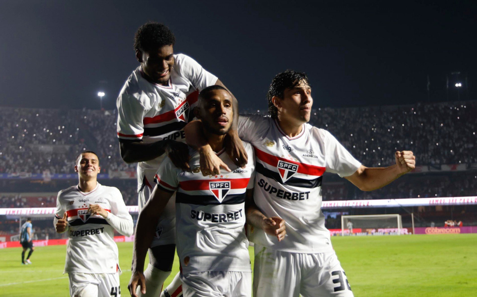 Transmissão São Paulo x Athletico-PR: onde assistir ao vivo, horário e escalações