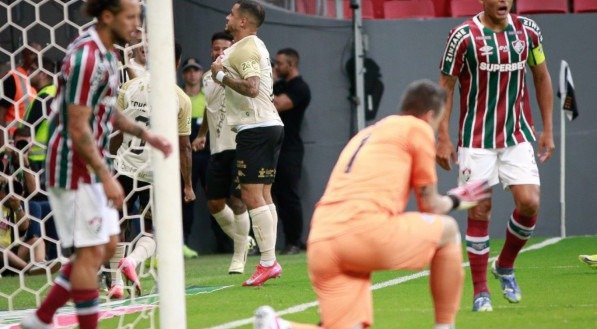 Com sete dos seus dez gols marcados pelo alto, equipe cruz-maltina aposta na bola aérea para explorar fragilidade defensiva do adversário e encerrar jejum de vitórias como visitante