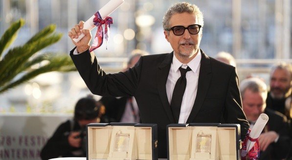 Director Kleber Mendonca Filho poses with his award for best director for the film 'The Secret Agent' as well as the best actor award received on behalf of Wagner Moura at the awards ceremony photo call at the 78th international film festival, Cannes, southern France, Saturday, May 24, 2025. (Photo by Scott A Garfitt/Invision/AP)
