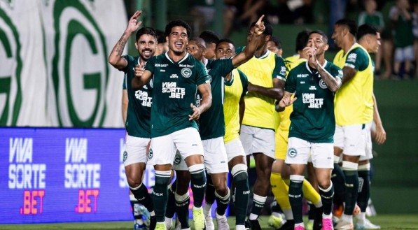Anselmo Ramon e Jajá garantem a vitória esmeraldina na Serrinha e ampliam vantagem na liderança