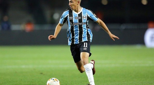 O meia reclamou de um desconforto muscular no empate sem gols contra o CSA. O clube comunicou a lesão de "grau 1-b" após a partida.