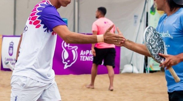 No feminino, Vitória Marchezini e Sophia Chow jogam a semifinal contra russas. Italianas se enfrentam em outro duelo no torneio