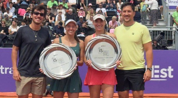 Paulistana e a húngara Timea Babos levantaram o segundo caneco juntas neste sábado (24), no último torneio preparatório para Roland Garros