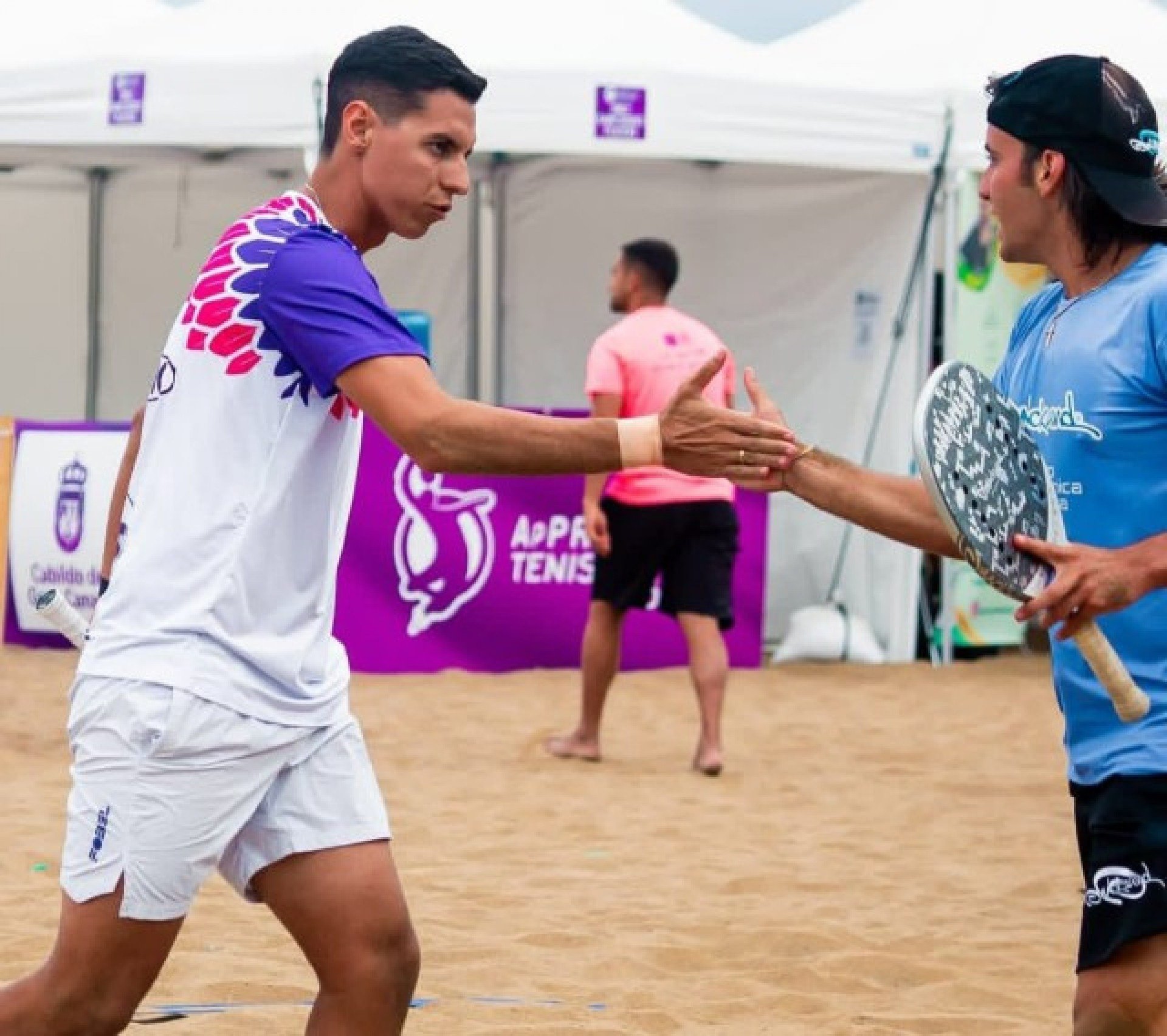 Gustavo Russo derruba favoritos e vai à semi em Gran Canaria. Brasileiros dominam no masculino
