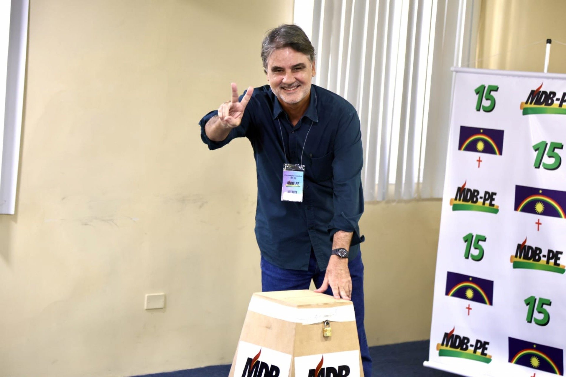 Em eleição do MDB-PE, Raul Henry prega apoio ao PSB em 2026