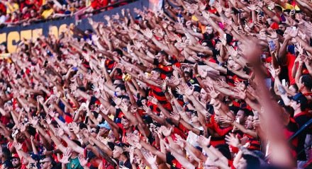 Imagem de torcida no jogo Sport X Internacional pela série A do Brasileirão