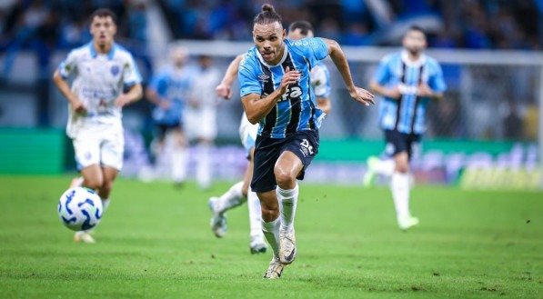 Braithwaite marcou o único gol da partida e garantiu a vitória gremista