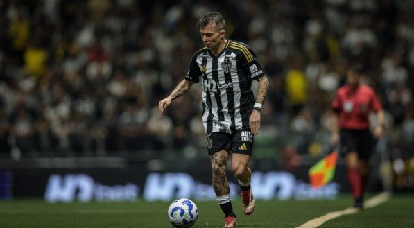 Bernard analisa desempenho do time após o 1º tempo contra o Corinthians