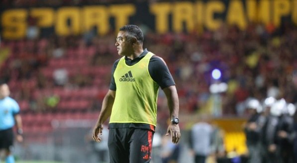Após o empate do Internacional para o Sport Recife, por 1 a 1, neste domingo (25), pela 10ª rodada do Brasileirão, na Ilha do Retiro, em coletiva de imprensa, o técnico Roger Machado comentou sobre o Inter sair mais uma vez atrás no placar, analisou a partida e comentou sobre a atuação do goleiro Anthoni. [&amp;#8230;]