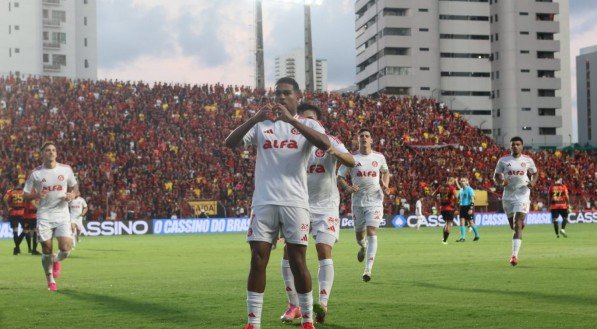 Sport e Internacional empatam em 1 a 1 com gol de Gustavo Prado em partida equilibrada pelo Brasileirão