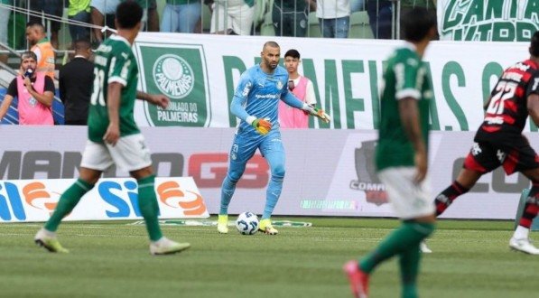 Weverton fala sobre arbitragem brasileira e dispara contra o VAR depois da derrota do Palmeiras.