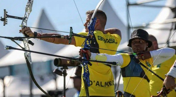 O Brasil brilhou no Campeonato Sul-Americano de Tiro com Arco, neste sábado (24), conquistando duas medalhas de ouro nas provas individuais do Recurvo. No masculino, Marcus D’Almeida confirmou o favoritismo e garantiu o título continental. No feminino, Ane Marcelle Santos venceu a compatriota Isabelle Pereira na decisão e também ficou com o ouro. Isabelle levou [&amp;#8230;]