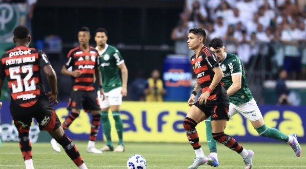Palmeiras não conseguiu segurar o Flamengo em casa e foi derrotado por 2x0 pela Série A do Brasileiro