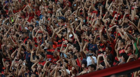 Torcida no Sport na Ilha do Retiro em jogo da Série A 2025