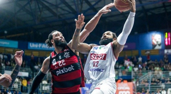 O Flamengo largou na frente na semifinal do Novo Basquete Brasil (NBB) 2025. Na noite deste sábado (24), o time carioca venceu o Franca por 107 a 93, no Ginásio Pedrocão, e abriu 1 a 0 na série melhor de cinco que define um dos finalistas da competição. Com uma atuação segura desde o início, [&amp;#8230;]
