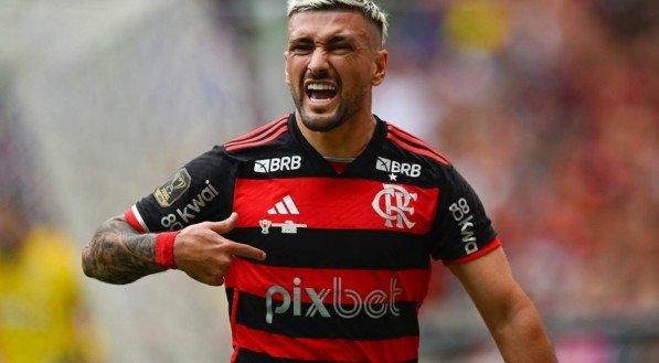 Arrascaeta deve voltar como titular em jogo contra o Palmeiras