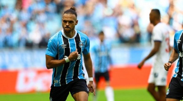 Com um pênalti polêmico, o Tricolor Gaúcho venceu o Bahia por 1 a 0 no Brasileirão