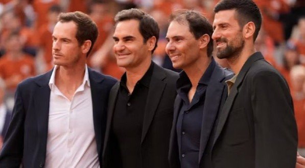 Espanhol se emocionou e chorou várias vezes durante a homenagem na quadra central Philippe Chatrier em Paris