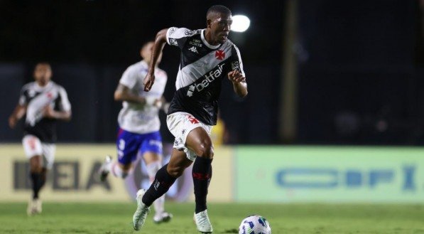 Jogador protagonizou uma cena polêmica ao provocar a torcida tricolor com um gesto que inflamou o clima no estádio