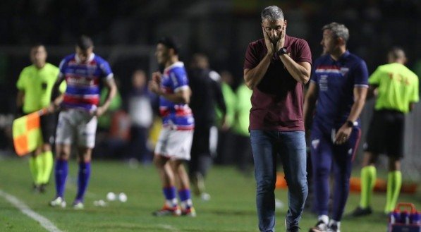O Fortaleza busca se reabilitar no campeonato brasileiro após eliminação vexatória na Copa do Brasil. O Tricolor recebe o Cruzeiro, na Arena Castelão, às 20h30 deste domingo (25). O Leão vem com resultados ruins em todo o ano, mas essa partida do Brasileirão tem um ingrediente negativo. O cube nordestino vem de uma eliminação para [&amp;#8230;]