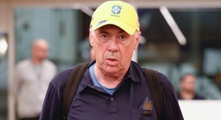 Carlo Ancelotti em desembarque no Rio de Janeiro