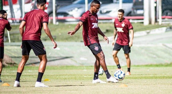 Derrota para o Santos expõe falhas recorrentes do time e marca estreia negativa do novo uniforme reserva