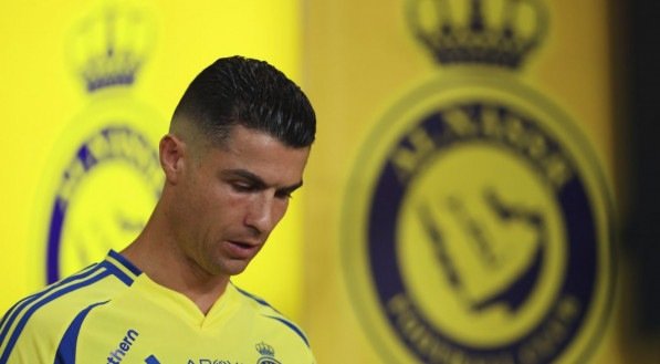 Cristiano Ronaldo faz postagem indicando saída do futebol Árabe
