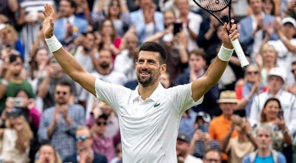O nome de Novack Djokovic está sendo eternizado na história do tênis, mas o sérvio segue quebrando barreiras e ampliando seus recordes. Aos 37 anos, Djokovic alcançou um feito histórico no último sábado (24), ao conquistar seu 100° título de simples na carreira, vencendo o ATP 250 de Genebras. Na final, superou o polones Hubert [&amp;#8230;]
