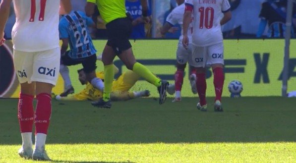 Grêmio x Bahia: CBF divulga áudio do VAR em pênalti polêmico; veja