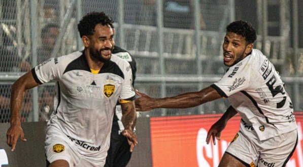 Amazonas e Operário se enfrentaram neste domingo (25) às 18h30 em partida válida pela 9ª rodada da série B do campeonato Brasileiro no estádio Carlos Zamith. A onça pintada levou a melhor por 2 a 0.