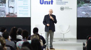 Educador alerta que os riscos do celular vão além das telas