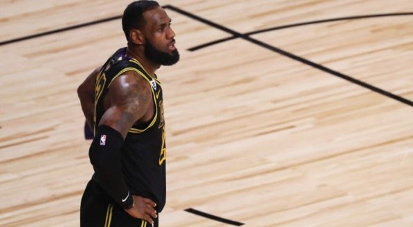 O futuro de LeBron James na NBA ainda é uma incógnita. Aos 40 anos, o astro do Los Angeles Lakers não definiu se continuará em quadra na temporada 2025/26 ou se encerrará a carreira após 21 anos na liga. Apesar das especulações de que ele deve seguir por mais uma temporada, o agente do jogador, [&amp;#8230;]