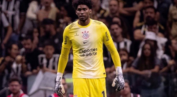 Hugo Souza foi convocado por Ancelotti para Seleção Brasileira