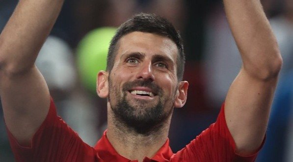 Além da busca incessante por Grand Slams, Djokovic também aparece na disputa pelo topo do ranking dos tenistas com mais títulos na carreira. Atualmente, apenas três tenistas ultrapassaram a marca dos 100 títulos em simples na história da Era Aberta. Confira o ranking dos 10 maiores campeões da história do tênis em títulos de simples: [&amp;#8230;]