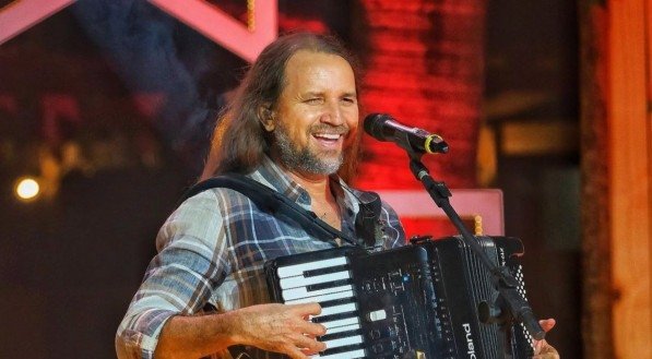 Cantor e compositor Dorgival Dantas