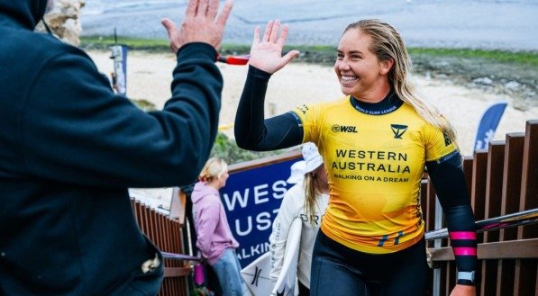As líderes do ranking feminino da WSL, Gabriela Bryan e Caitlin Simmers disputaram o título da etapa em Margaret River nesta segunda-feira (26). A havaiana levou a melhor e abriu vantagem na ponta da tabela. Além disso, Bryan tornou-se bicampeã consecutiva na Austrália Ocidental, já que venceu o evento em 2024. A jovem norte-americana abriu [&amp;#8230;]