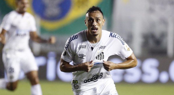 Volante criticado pela torcida pode estar de saída do Santos