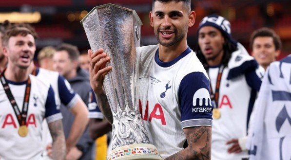 O futuro do treinador na equipe ainda é incerto pela campanha ruim na Premier League