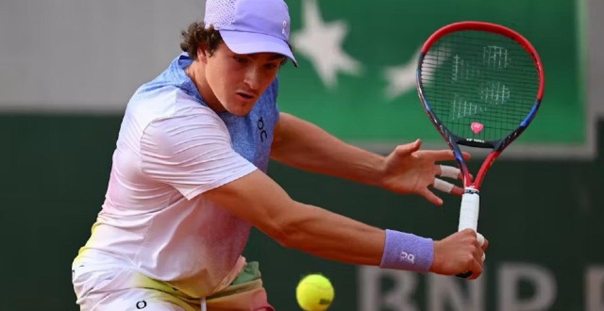 João Fonseca supera top 30 e vai à 2ª rodada de Roland Garros