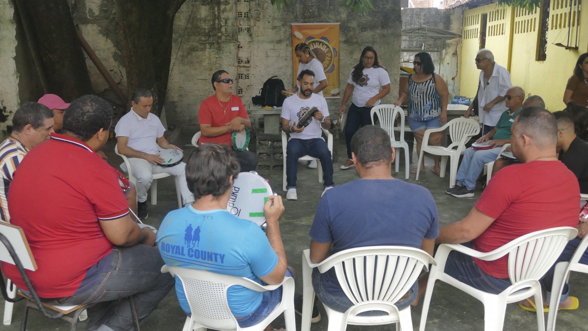 Projeto "Pandeirada - Sentindo a Música" vai oferecer oficinas de pandeiro gratuitas voltadas exclusivamente ao público com deficiência visual