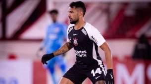 Ranielle, volante do Corinthians, em lance do jogo decisivo contra o Huracán