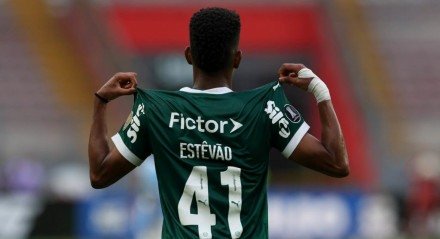 Palmeiras recebe o Sporting Cristal buscando manter a invencibilidade na Libertadores e o jogo também está marcado como a despedida do jovem Estevão.